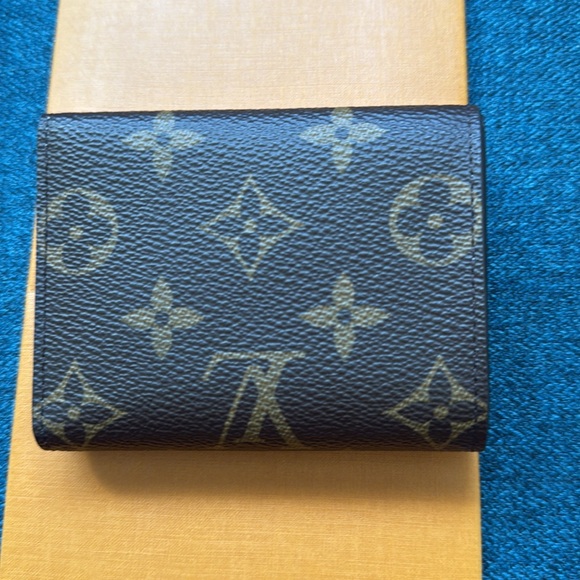 Louis Vuitton Celeste Wallet. M81665 - Picture 5 of 10